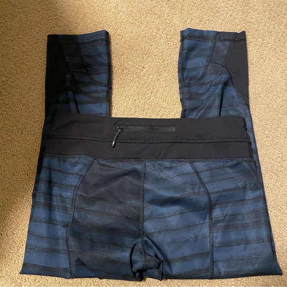 Lululemon Run Inspire Crop II *Full-On Luxtreme (Mesh) - Picture 8 of 13